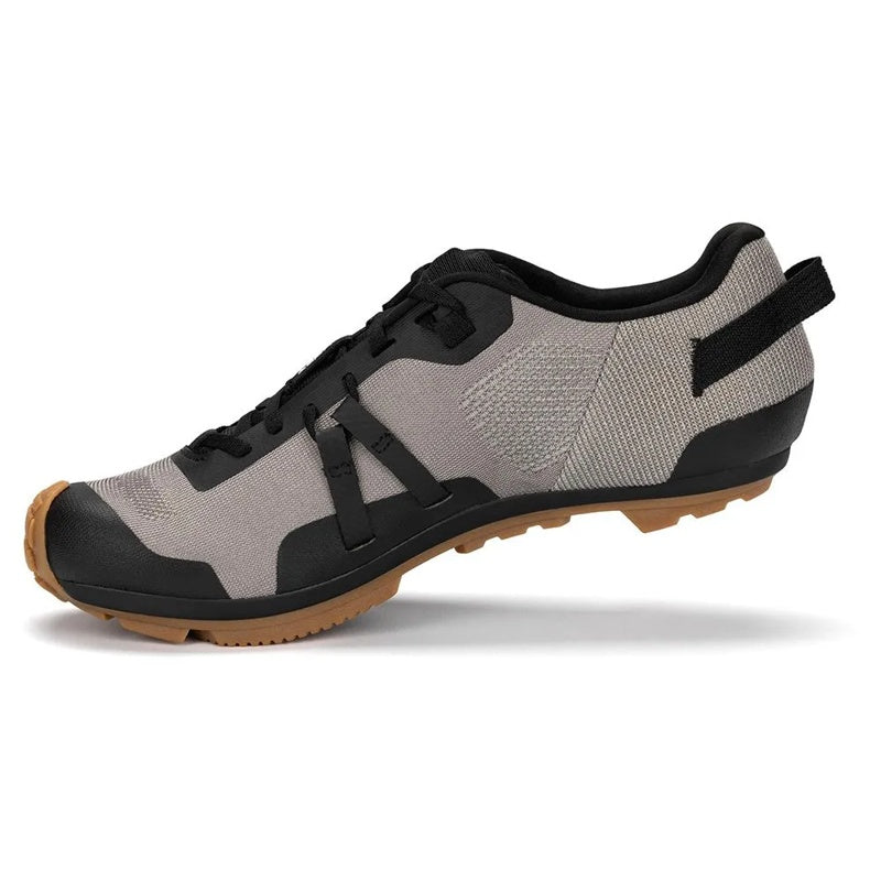Sapatos de gravel Distanza - Mercado de Luxo - O Maior E-Commerce de Bens, Produtos e Serviços de Luxo do Brasil.