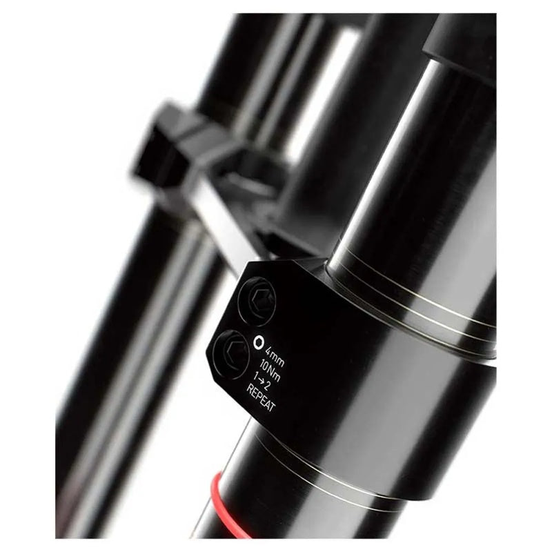 Garfo de MTB Boxxer Ultimate Charger3 RC2 OffSet 44 mm 1-1/8`` D1 - Mercado de Luxo - O Maior E-Commerce de Bens, Produtos e Serviços de Luxo do Brasil.