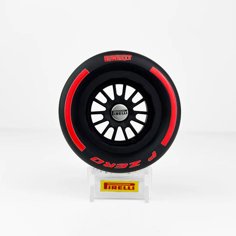 Mini Pneu Pirelli F1 Lewis Hamilton - Soft - Mercado de Luxo - O Maior E-Commerce de Bens, Produtos e Serviços de Luxo do Brasil.