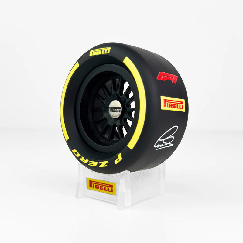 Mini Pneu Pirelli F1 Lewis Hamilton - Medium - Mercado de Luxo - O Maior E-Commerce de Bens, Produtos e Serviços de Luxo do Brasil.