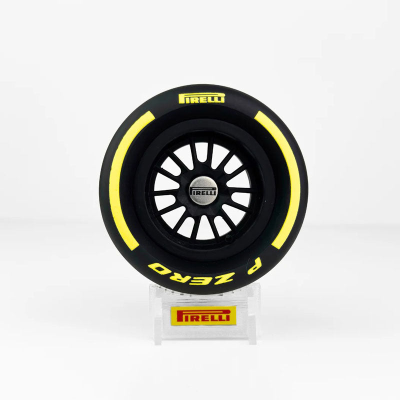 Mini Pneu Pirelli F1 Lewis Hamilton - Medium - Mercado de Luxo - O Maior E-Commerce de Bens, Produtos e Serviços de Luxo do Brasil.