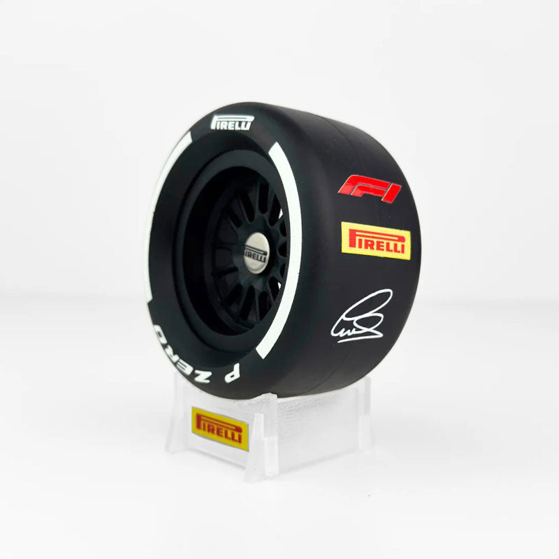 Mini Pneu Pirelli F1 Lewis Hamilton - Hard - Mercado de Luxo - O Maior E-Commerce de Bens, Produtos e Serviços de Luxo do Brasil.