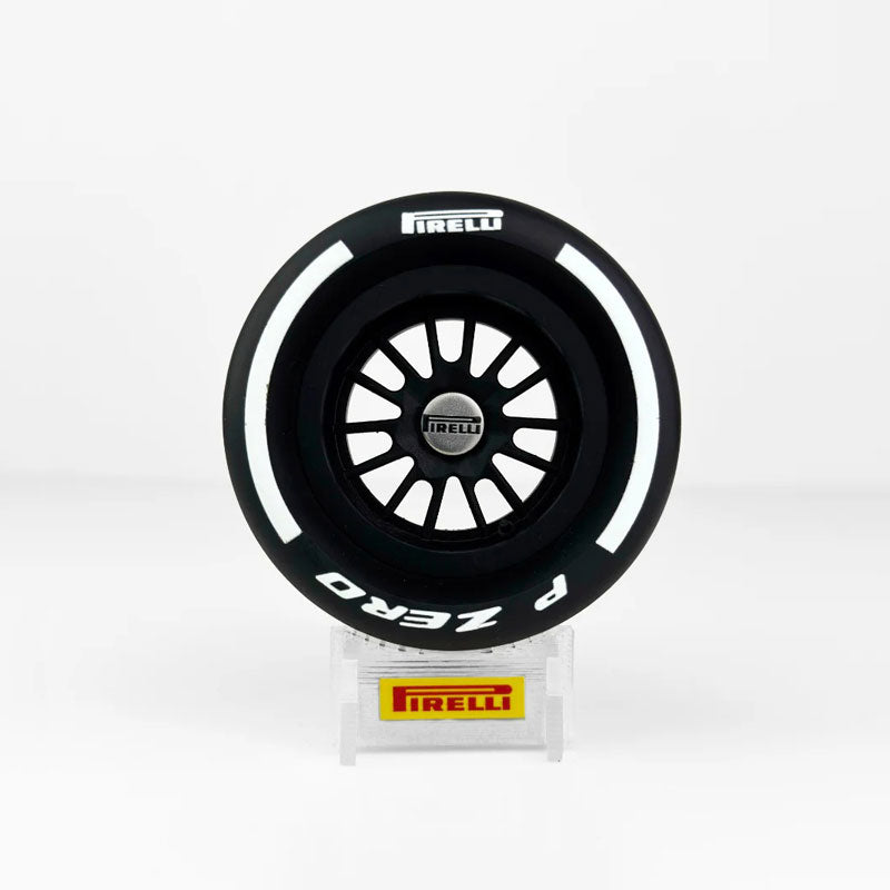 Mini Pneu Pirelli F1 Lewis Hamilton - Hard - Mercado de Luxo - O Maior E-Commerce de Bens, Produtos e Serviços de Luxo do Brasil.