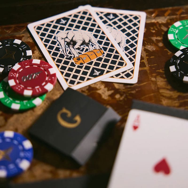 Jogo de Poker James Bond 007 Official by Globe-Trotter - Mercado de Luxo - O Maior E-Commerce de Bens, Produtos e Serviços de Luxo do Brasil.