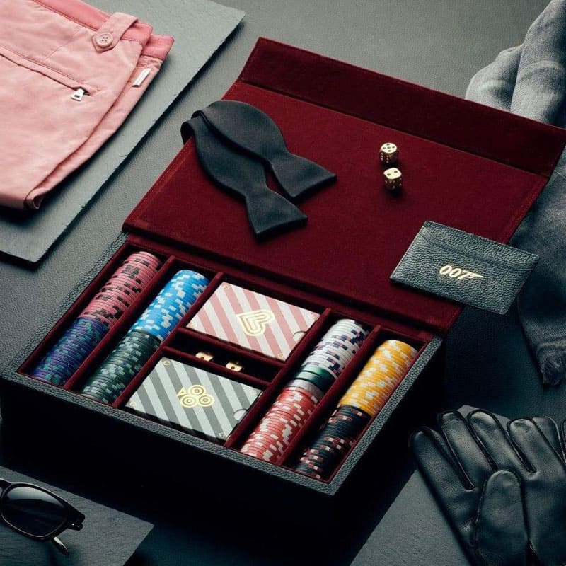 Jogo de Poker James Bond 007 Official Personalizável - Mercado de Luxo - O Maior E-Commerce de Bens, Produtos e Serviços de Luxo do Brasil.