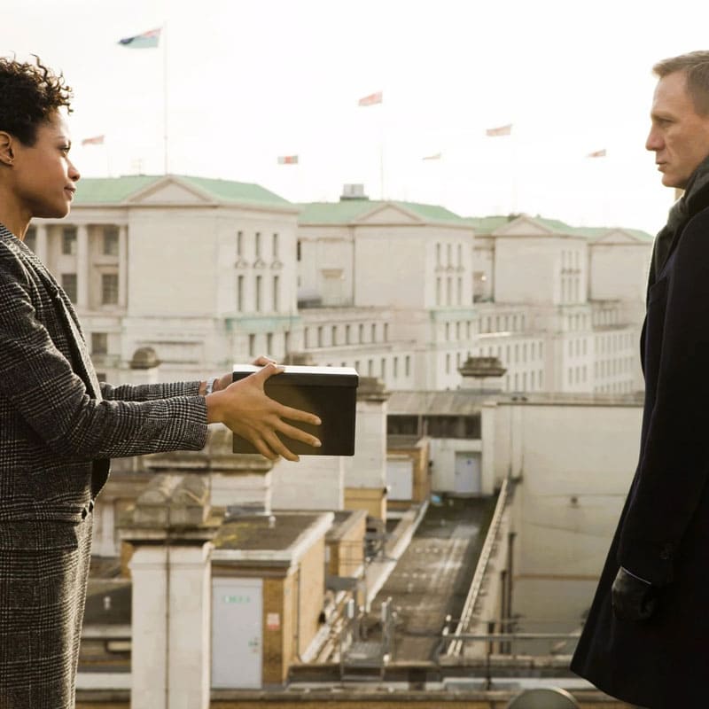 Cachorro Decorativo Jack The Bulldog James Bond 007 No Time To Die by Royal Doulton - Mercado de Luxo - O Maior E-Commerce de Bens, Produtos e Serviços de Luxo do Brasil.