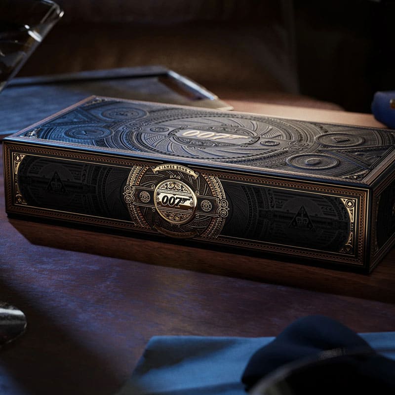 Caixa Conjunto de Caneta e 3 Baralhos James Bond 007 Edição Golden by Theory11 - Mercado de Luxo - O Maior E-Commerce de Bens, Produtos e Serviços de Luxo do Brasil.