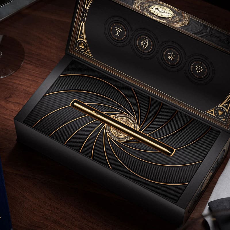 Caixa Conjunto de Caneta e 3 Baralhos James Bond 007 Edição Golden