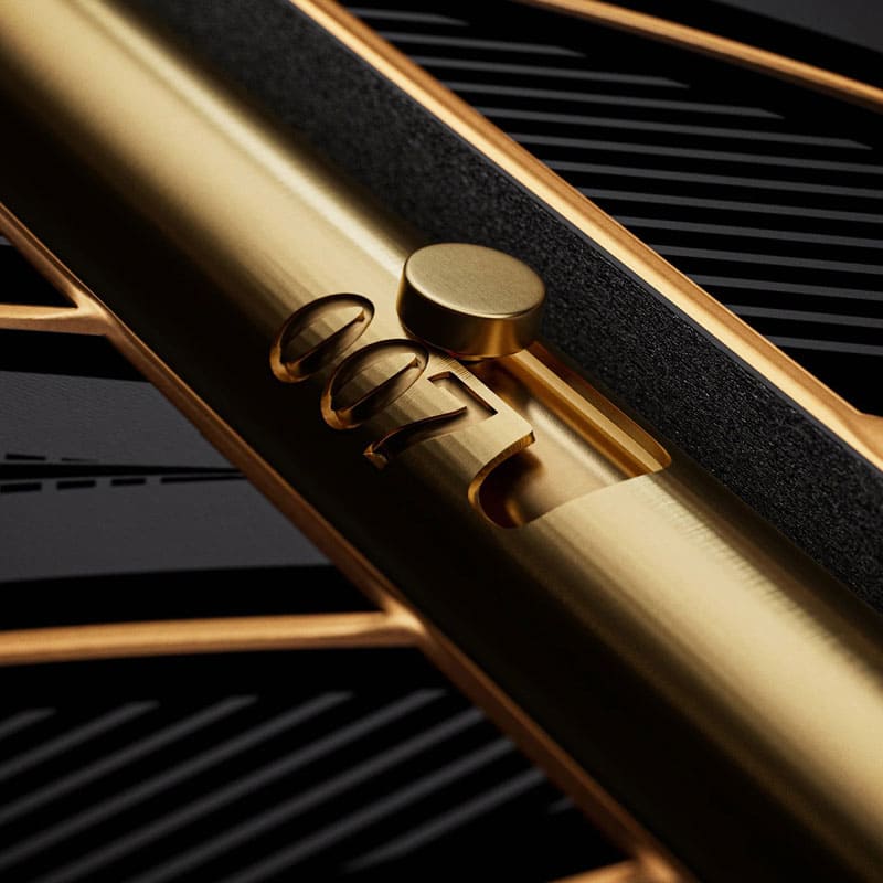 Caixa Conjunto de Caneta e 3 Baralhos James Bond 007 Edição Golden by Theory11 - Mercado de Luxo - O Maior E-Commerce de Bens, Produtos e Serviços de Luxo do Brasil.