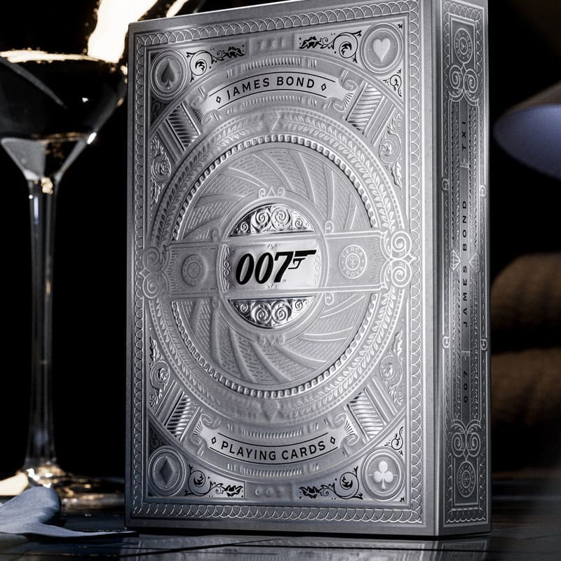 Baralho James Bond 007 Edição Silver by Theory11 - Mercado de Luxo - O Maior E-Commerce de Bens, Produtos e Serviços de Luxo do Brasil.