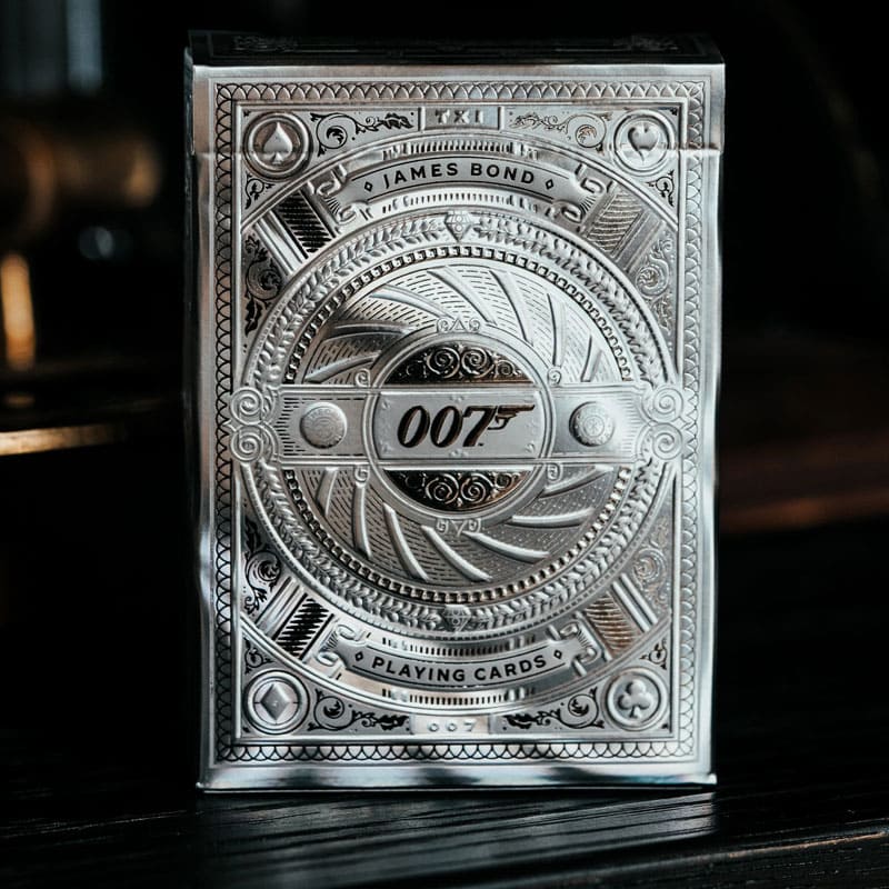 Baralho James Bond 007 Edição Silver by Theory11 - Mercado de Luxo - O Maior E-Commerce de Bens, Produtos e Serviços de Luxo do Brasil.