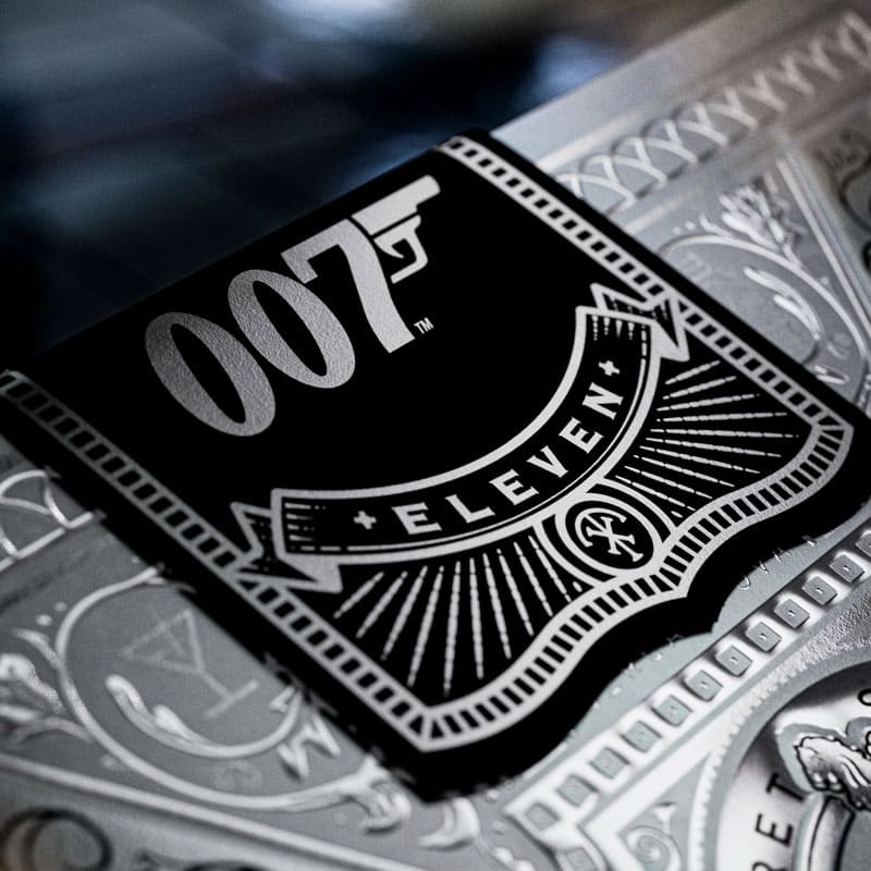 Baralho James Bond 007 Edição Silver by Theory11 - Mercado de Luxo - O Maior E-Commerce de Bens, Produtos e Serviços de Luxo do Brasil.
