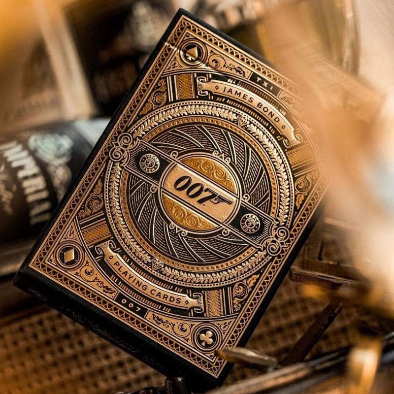 Baralho James Bond 007 Edição Gold by Theory11 - Mercado de Luxo - O Maior E-Commerce de Bens, Produtos e Serviços de Luxo do Brasil.
