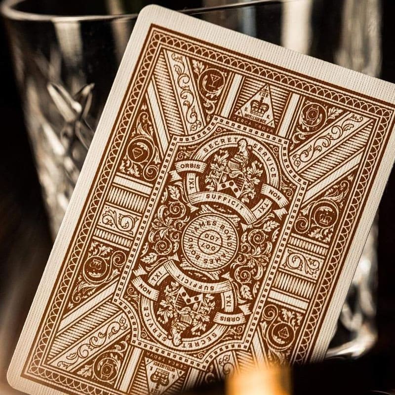 Baralho James Bond 007 Edição Gold by Theory11 - Mercado de Luxo - O Maior E-Commerce de Bens, Produtos e Serviços de Luxo do Brasil.