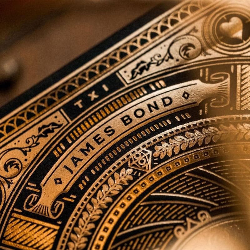 Baralho James Bond 007 Edição Gold by Theory11 - Mercado de Luxo - O Maior E-Commerce de Bens, Produtos e Serviços de Luxo do Brasil.