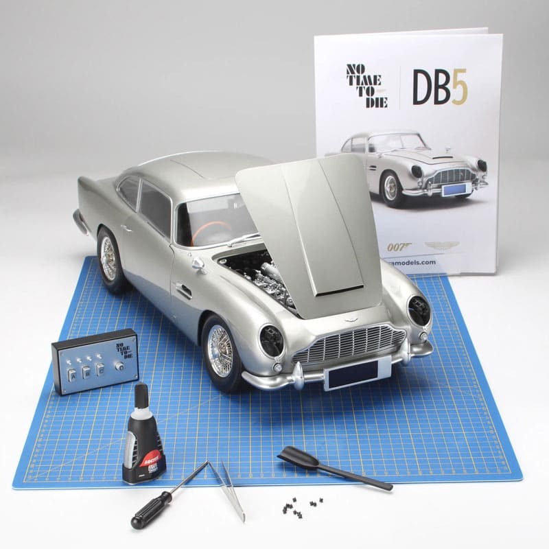 Réplica Aston Martin DB5 com Dispositivos James Bond 007 No Time To Die Escala 1:8 by Agora Models - Mercado de Luxo - O Maior E-Commerce de Bens, Produtos e Serviços de Luxo do Brasil.