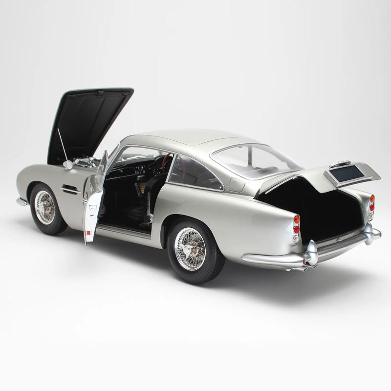 Réplica Aston Martin DB5 com Dispositivos James Bond 007 No Time