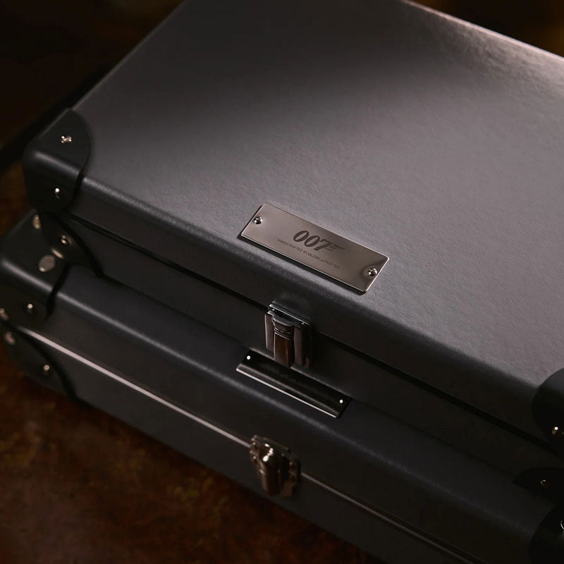 Jogo Gamão James Bond 007 Octopussy (1983) Official by Globe-Trotter - Mercado de Luxo - O Maior E-Commerce de Bens, Produtos e Serviços de Luxo do Brasil.