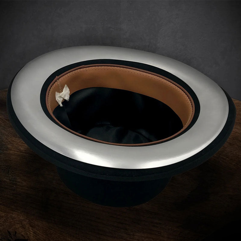 Réplica do Chapéu James Bond 007 Vilão Oddjob Goldfinger Edição Limitada - Mercado de Luxo - O Maior E-Commerce de Bens, Produtos e Serviços de Luxo do Brasil.