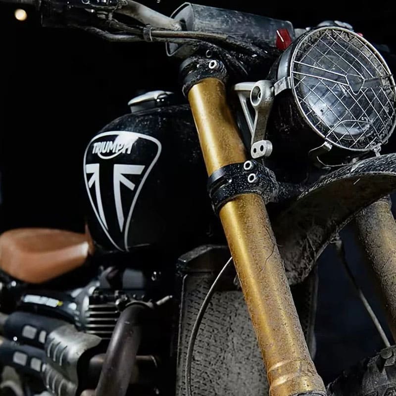 Réplica Moto Triumph Scrambler 1200XE James Bond 007 No Time To Die Escala 1:12 by Corgi - Mercado de Luxo - O Maior E-Commerce de Bens, Produtos e Serviços de Luxo do Brasil.