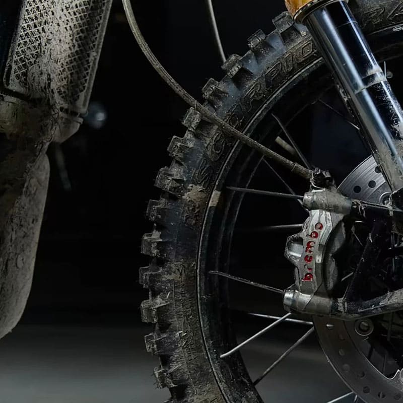 Réplica Moto Triumph Scrambler 1200XE James Bond 007 No Time To Die Escala 1:12 by Corgi - Mercado de Luxo - O Maior E-Commerce de Bens, Produtos e Serviços de Luxo do Brasil.