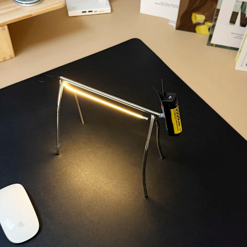 Luminária Cute Skinny Dog Light - Mercado de Luxo - O Maior E-Commerce de Bens, Produtos e Serviços de Luxo do Brasil.