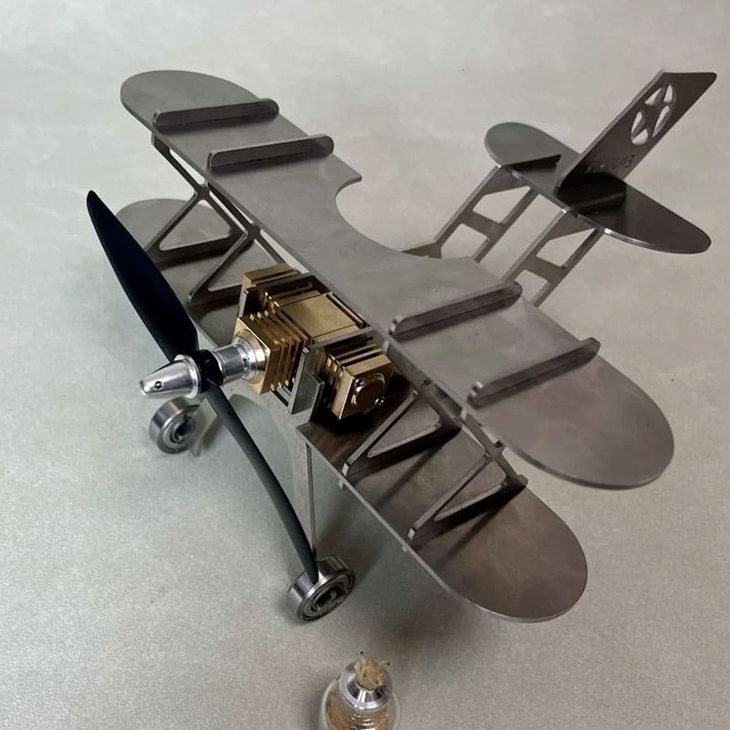 Aeronave com Motor Stirling - Mercado de Luxo - O Maior E-Commerce de Bens, Produtos e Serviços de Luxo do Brasil.