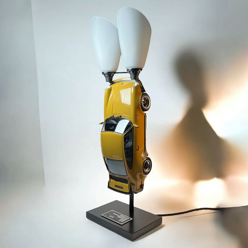 Luminária Edição Limitada Porsche 930 Turbo Coupé - Sand Tan Escala 1:12 - Mercado de Luxo - O Maior E-Commerce de Bens, Produtos e Serviços de Luxo do Brasil.