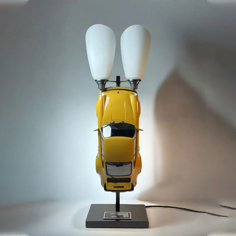 Luminária Edição Limitada Porsche 930 Turbo Coupé - Sand Tan Escala 1:12 - Mercado de Luxo - O Maior E-Commerce de Bens, Produtos e Serviços de Luxo do Brasil.