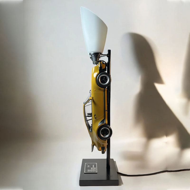 Luminária Edição Limitada Porsche 930 Turbo Coupé - Sand Tan Escala 1:12 - Mercado de Luxo - O Maior E-Commerce de Bens, Produtos e Serviços de Luxo do Brasil.