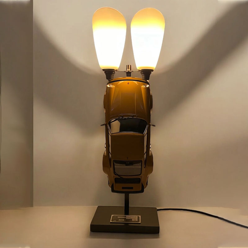 Luminária Edição Limitada Porsche 930 Turbo Coupé - Sand Tan Escala 1:12 - Mercado de Luxo - O Maior E-Commerce de Bens, Produtos e Serviços de Luxo do Brasil.