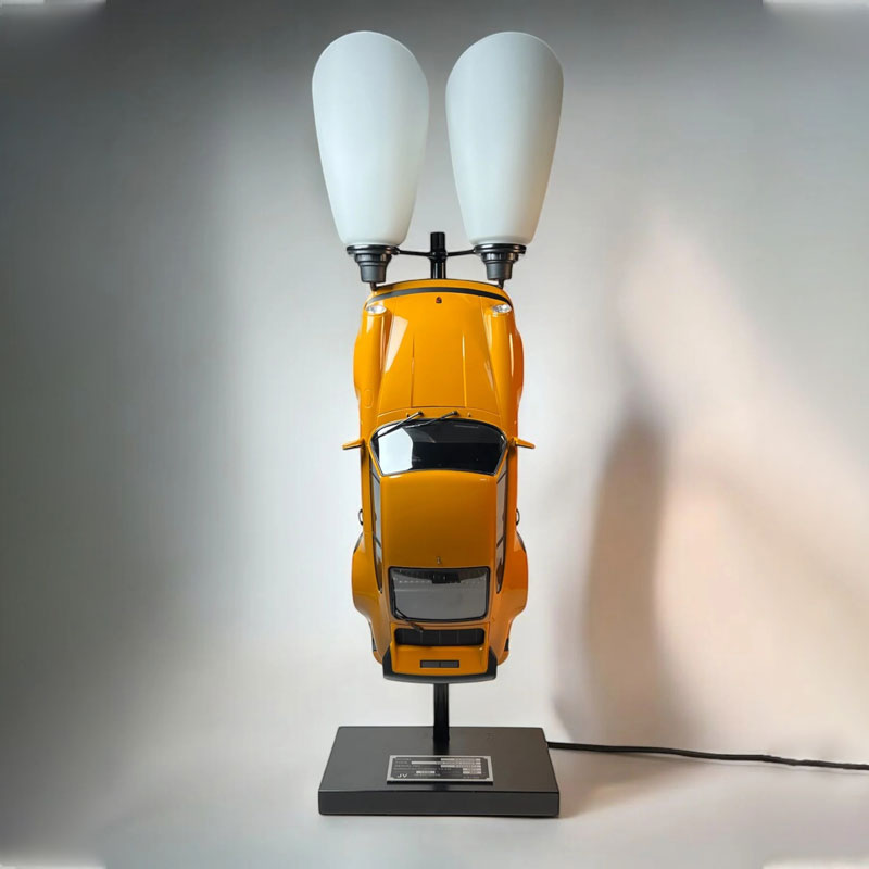 Luminária Edição Limitada Porsche 930 Turbo Coupé - Laranja Continental Escala 1:12 - Mercado de Luxo - O Maior E-Commerce de Bens, Produtos e Serviços de Luxo do Brasil.