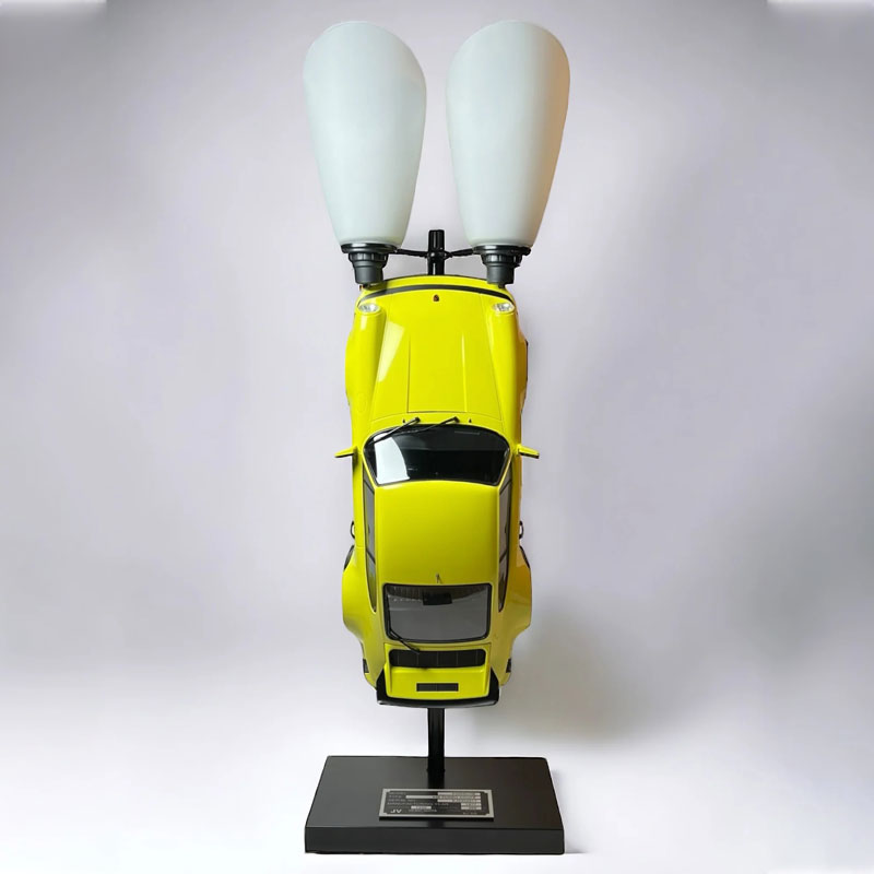 Luminária Edição Limitada Porsche 930 Turbo Coupé - Amarelo Racing Escala 1:12 - Mercado de Luxo - O Maior E-Commerce de Bens, Produtos e Serviços de Luxo do Brasil.