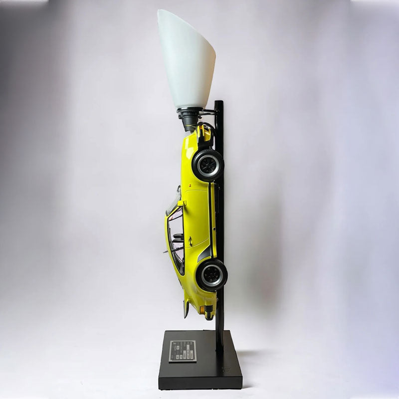 Luminária Edição Limitada Porsche 930 Turbo Coupé - Amarelo Racing Escala 1:12 - Mercado de Luxo - O Maior E-Commerce de Bens, Produtos e Serviços de Luxo do Brasil.