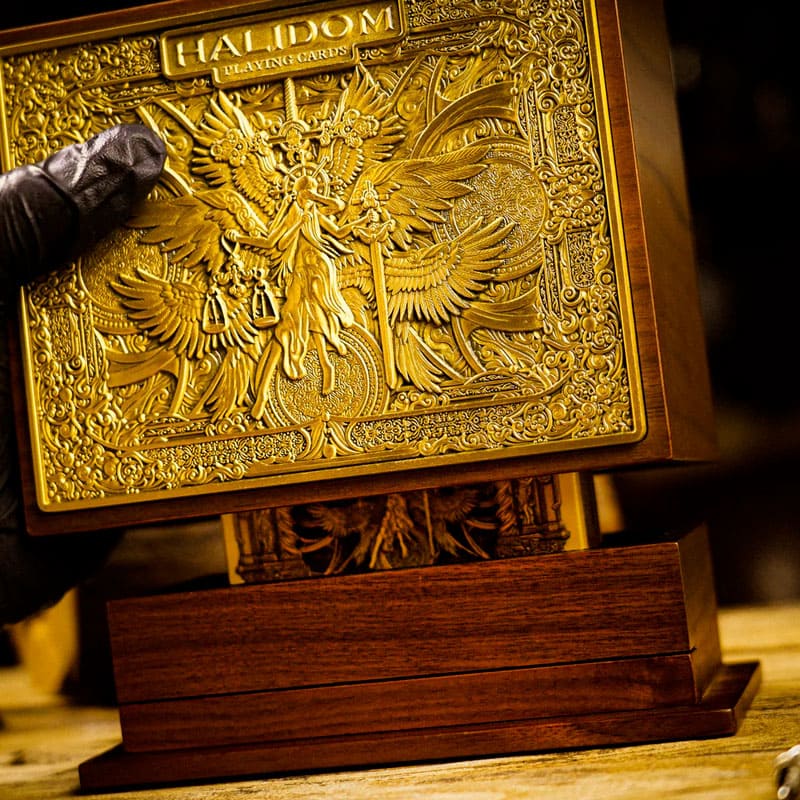 Baralho Edição Limitada Halidom Deluxe Walnut Box 1 Unidade - Dourado - Mercado de Luxo - O Maior E-Commerce de Bens, Produtos e Serviços de Luxo do Brasil.