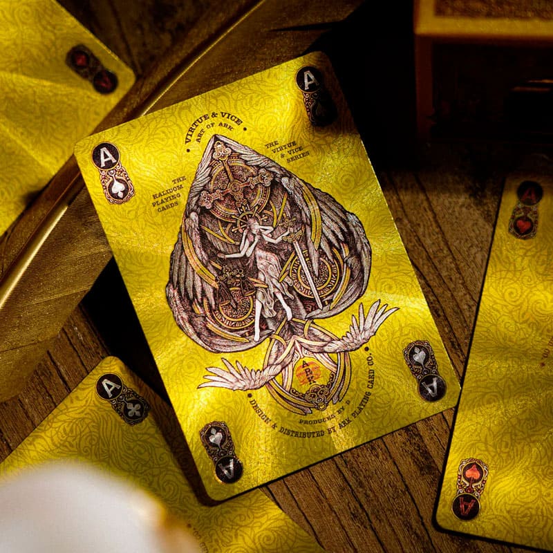 Baralho Edição Limitada Halidom Deluxe Walnut Box 1 Unidade - Dourado - Mercado de Luxo - O Maior E-Commerce de Bens, Produtos e Serviços de Luxo do Brasil.