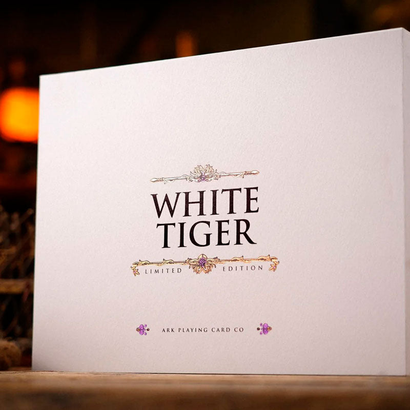 Baralho Edição Limitada White Tiger Classic 2 Unidades - Preto e Branco - Mercado de Luxo - O Maior E-Commerce de Bens, Produtos e Serviços de Luxo do Brasil.