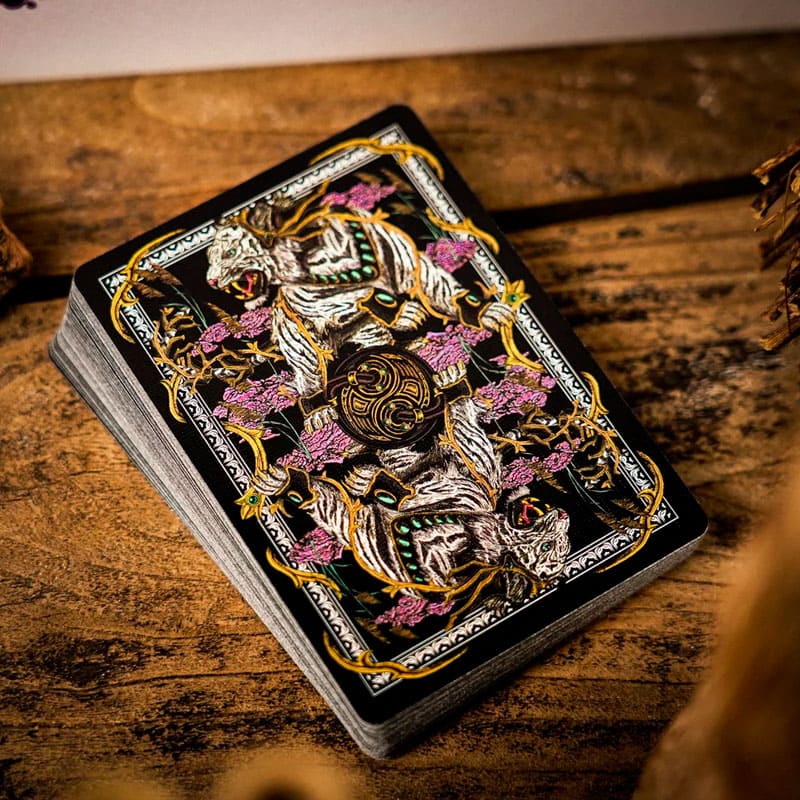 Baralho Edição Limitada White Tiger Classic 2 Unidades - Preto e Branco - Mercado de Luxo - O Maior E-Commerce de Bens, Produtos e Serviços de Luxo do Brasil.