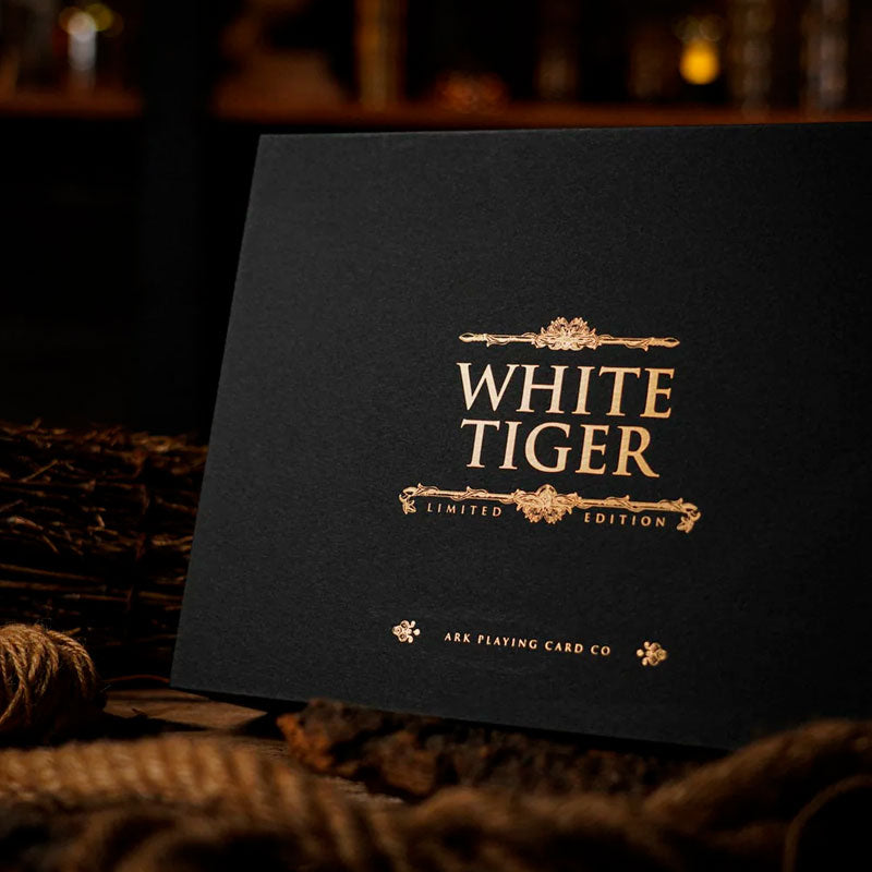 Baralho Edição Limitada White Tiger Black Gold 2 Unidades - Prata e Dourado - Mercado de Luxo - O Maior E-Commerce de Bens, Produtos e Serviços de Luxo do Brasil.