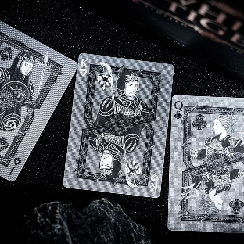 Baralho Edição Limitada White Tiger Black Gold 2 Unidades - Prata e Dourado - Mercado de Luxo - O Maior E-Commerce de Bens, Produtos e Serviços de Luxo do Brasil.