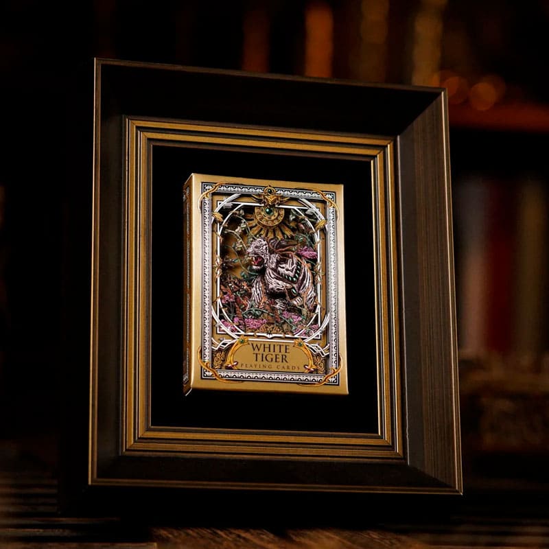 Baralho Edição Limitada White Tiger Frame 1 Unidade - Coffee Com o Quadro - Mercado de Luxo - O Maior E-Commerce de Bens, Produtos e Serviços de Luxo do Brasil.