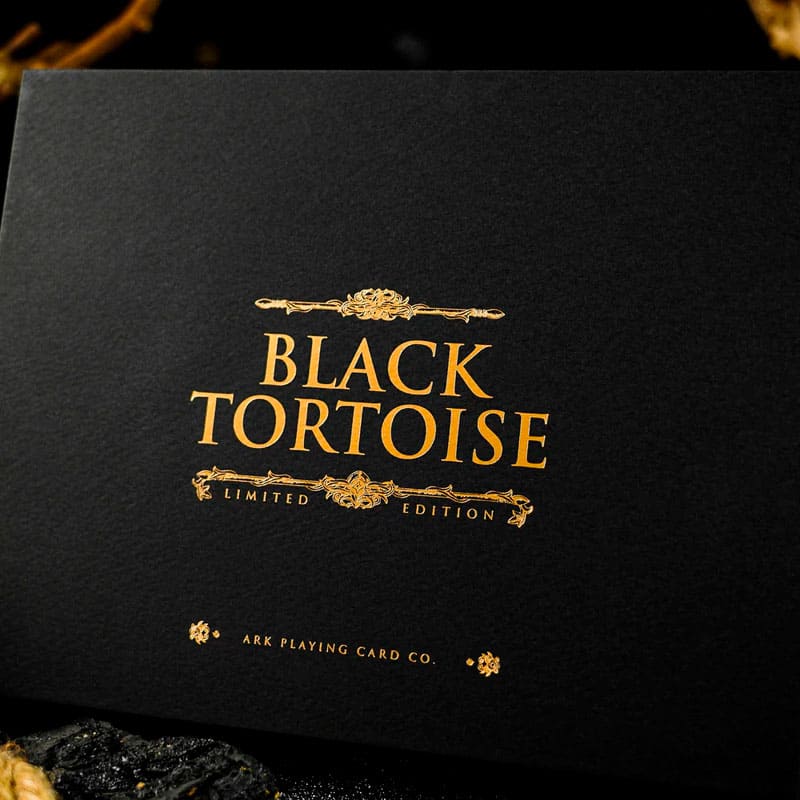 Baralho Edição Limitada Black Tortoise Black Gold 2 Unidades - Prata e Dourado - Mercado de Luxo - O Maior E-Commerce de Bens, Produtos e Serviços de Luxo do Brasil.