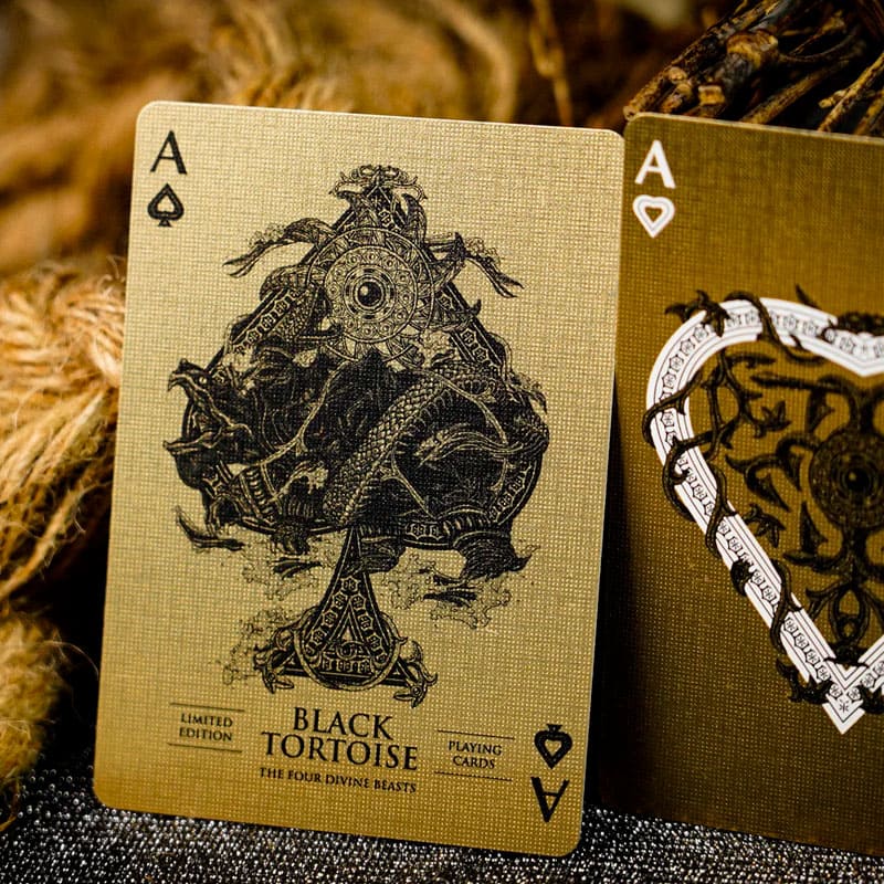 Baralho Edição Limitada Black Tortoise Black Gold 2 Unidades - Prata e Dourado - Mercado de Luxo - O Maior E-Commerce de Bens, Produtos e Serviços de Luxo do Brasil.