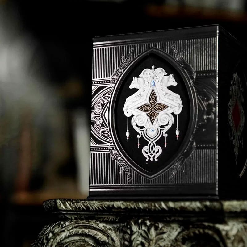 Baralho Edição Limitada Kingdom Black Pearl 2 Unidades - Preto Pérola e Branco Pérola - Mercado de Luxo - O Maior E-Commerce de Bens, Produtos e Serviços de Luxo do Brasil.