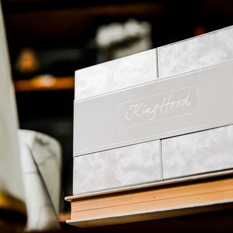 Baralho Edição Limitada Kinghood Classic 2 Unidades - Prata e Dourado - Mercado de Luxo - O Maior E-Commerce de Bens, Produtos e Serviços de Luxo do Brasil.