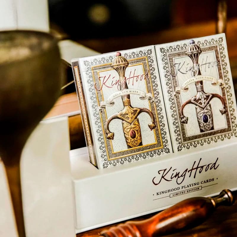 Baralho Edição Limitada Kinghood Classic 2 Unidades - Prata e Dourado - Mercado de Luxo - O Maior E-Commerce de Bens, Produtos e Serviços de Luxo do Brasil.