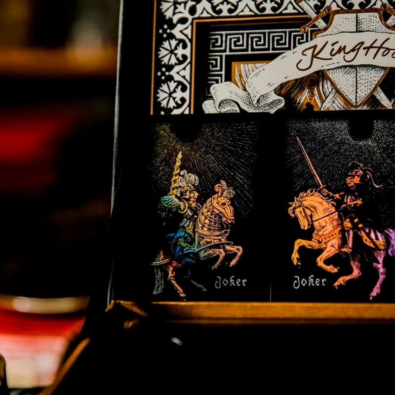 Baralho Edição Limitada Kinghood Black Pearl 2 Unidades - Preto Pérola e Branco Pérola - Mercado de Luxo - O Maior E-Commerce de Bens, Produtos e Serviços de Luxo do Brasil.
