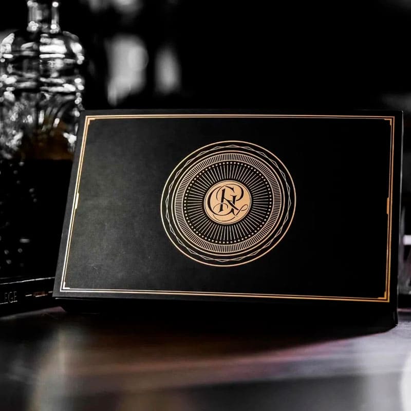 Baralho Edição Limitada College Black 2 Unidades - Preto e Branco Gelo - Mercado de Luxo - O Maior E-Commerce de Bens, Produtos e Serviços de Luxo do Brasil.