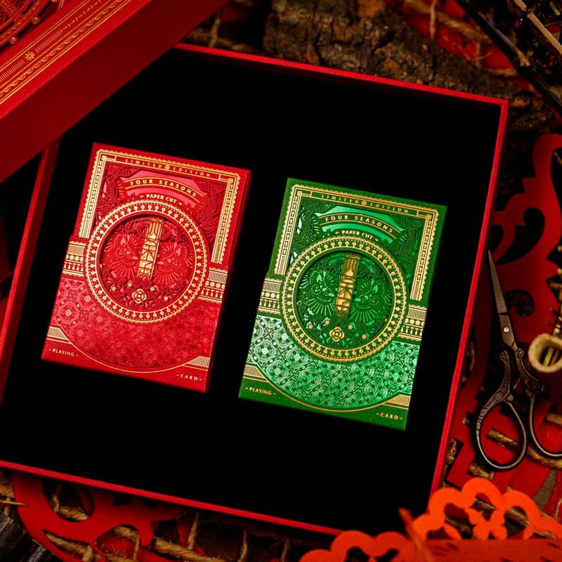 Baralho Edição Limitada Four Seasons Classic 2 Unidades - Vermelho e Verde - Mercado de Luxo - O Maior E-Commerce de Bens, Produtos e Serviços de Luxo do Brasil.