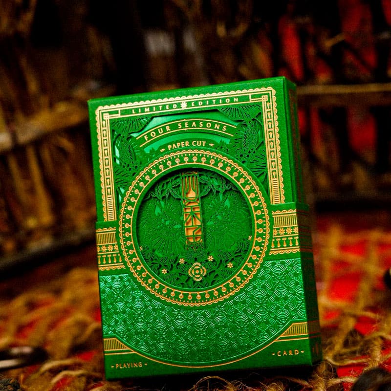 Baralho Edição Limitada Four Seasons Classic 2 Unidades - Vermelho e Verde - Mercado de Luxo - O Maior E-Commerce de Bens, Produtos e Serviços de Luxo do Brasil.